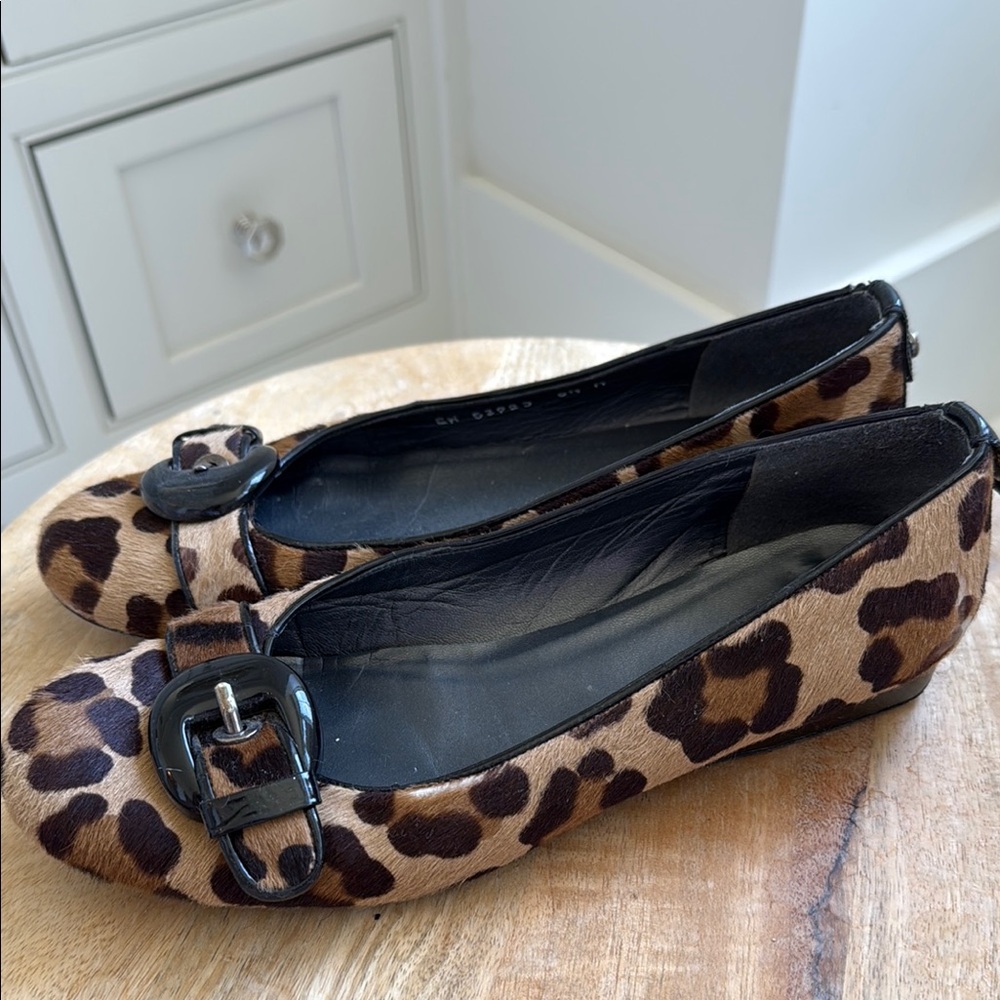 Stuart Weitzman Leopard Print Women's Flats with Buckle - Picture 2 of 8